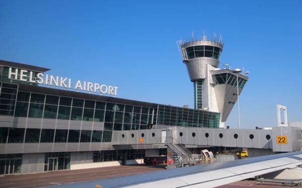 赫尔辛基封锁过境点后,数十名移民在芬兰和俄罗斯边境等待