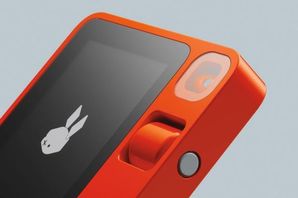 兔子R1人工智能口袋助手推出360度旋转相机:价格,规格